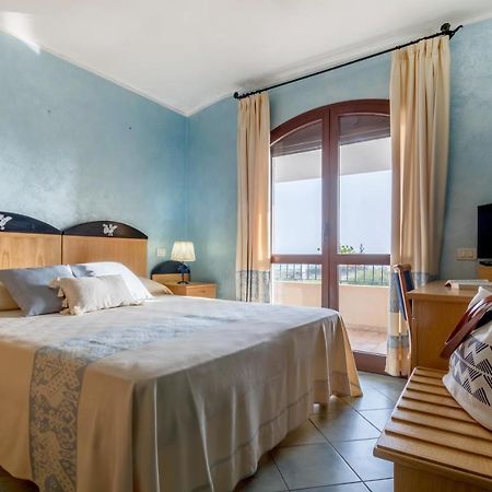 Hotel Villa Del Mare Solanas Solanas  Eksteriør billede
