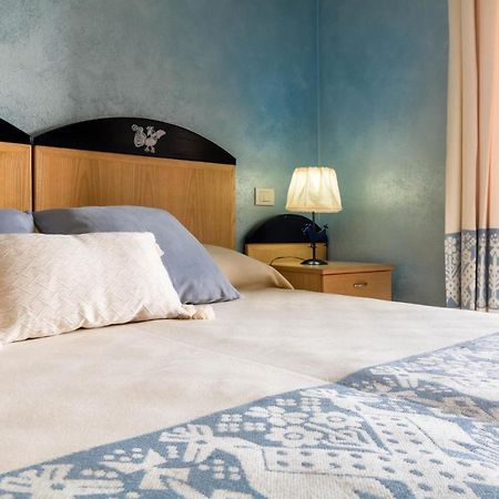 Hotel Villa Del Mare Solanas Solanas  Eksteriør billede