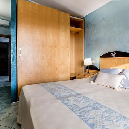 Hotel Villa Del Mare Solanas Solanas  Eksteriør billede