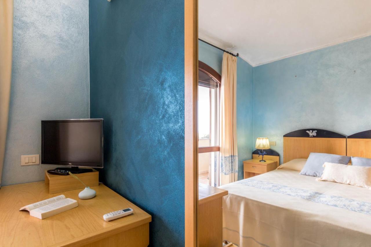 Hotel Villa Del Mare Solanas Solanas  Eksteriør billede