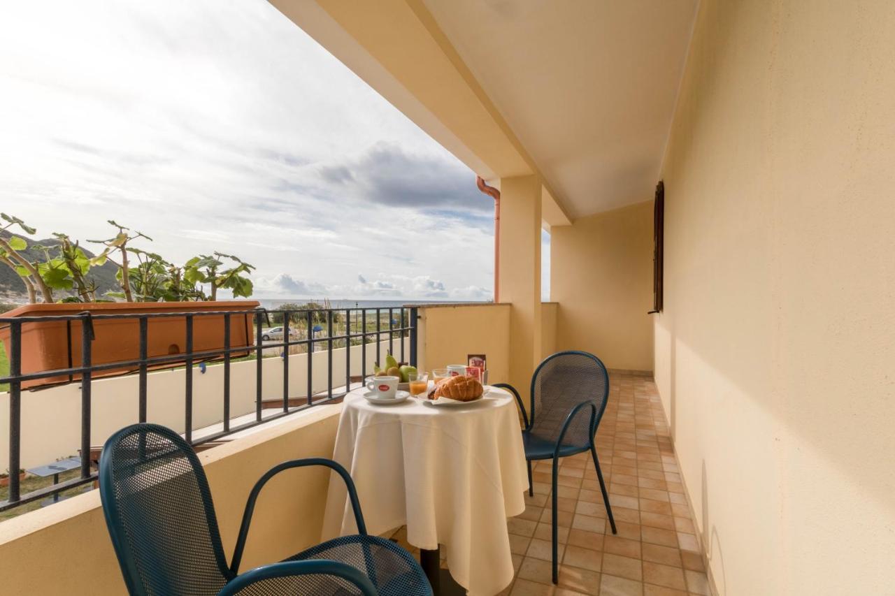 Hotel Villa Del Mare Solanas Solanas  Eksteriør billede