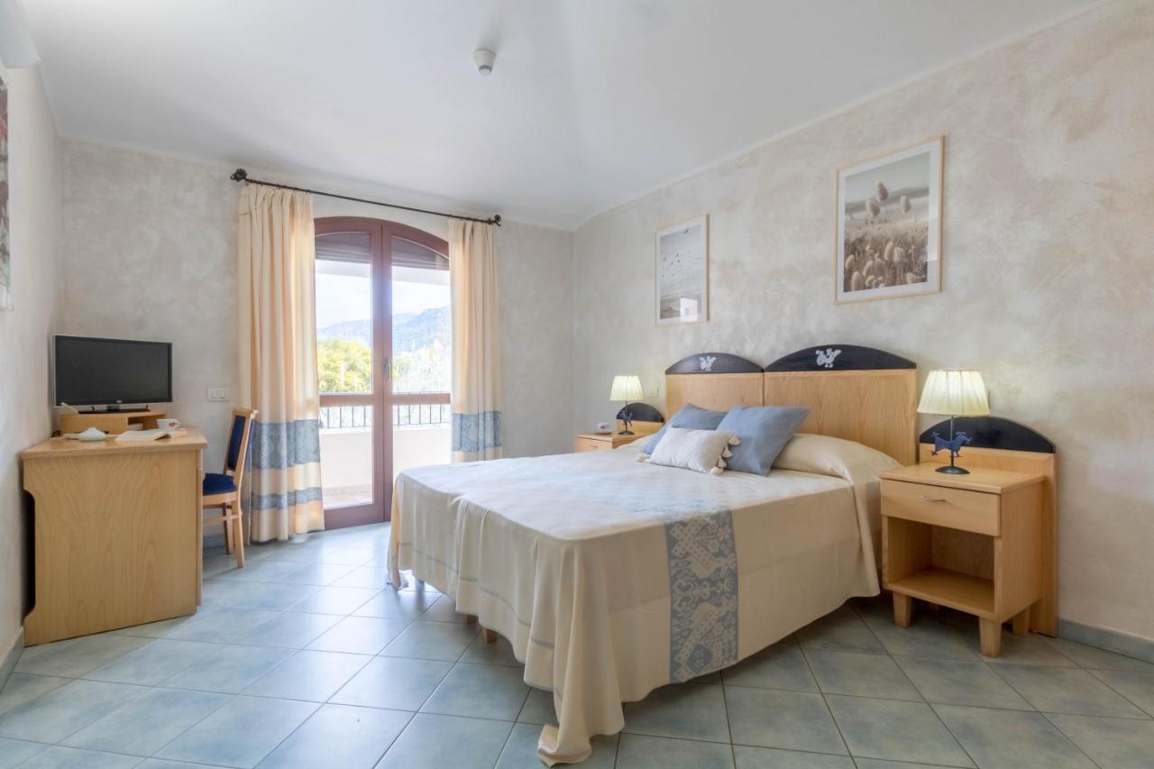 Hotel Villa Del Mare Solanas Solanas  Eksteriør billede