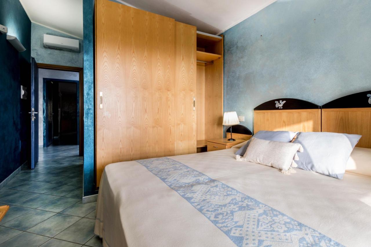 Hotel Villa Del Mare Solanas Solanas  Eksteriør billede