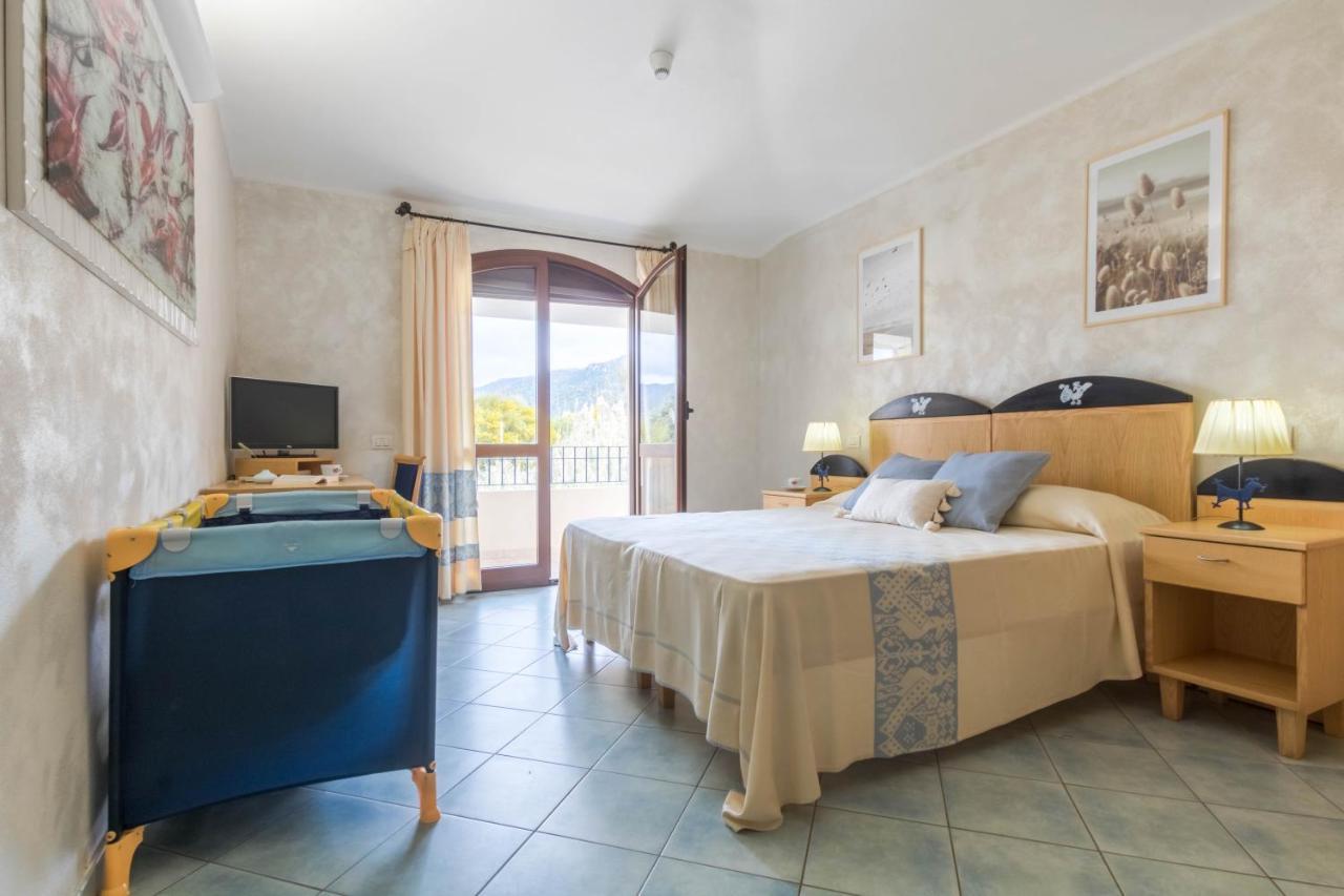 Hotel Villa Del Mare Solanas Solanas  Eksteriør billede