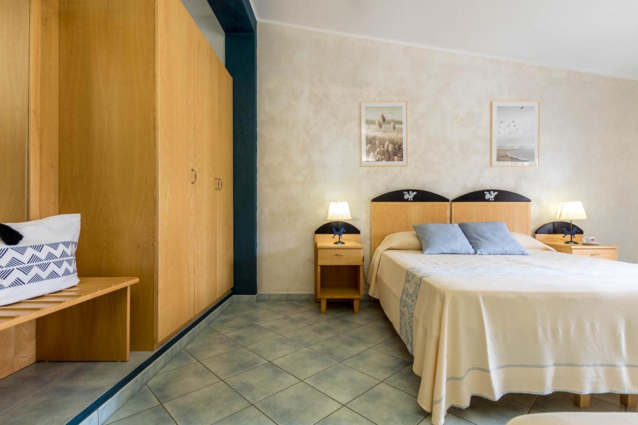 Hotel Villa Del Mare Solanas Solanas  Eksteriør billede