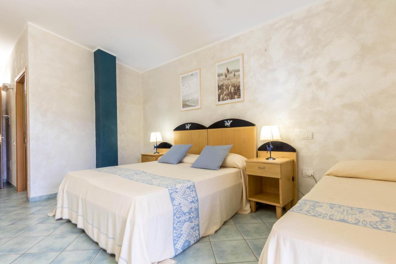 Hotel Villa Del Mare Solanas Solanas  Eksteriør billede