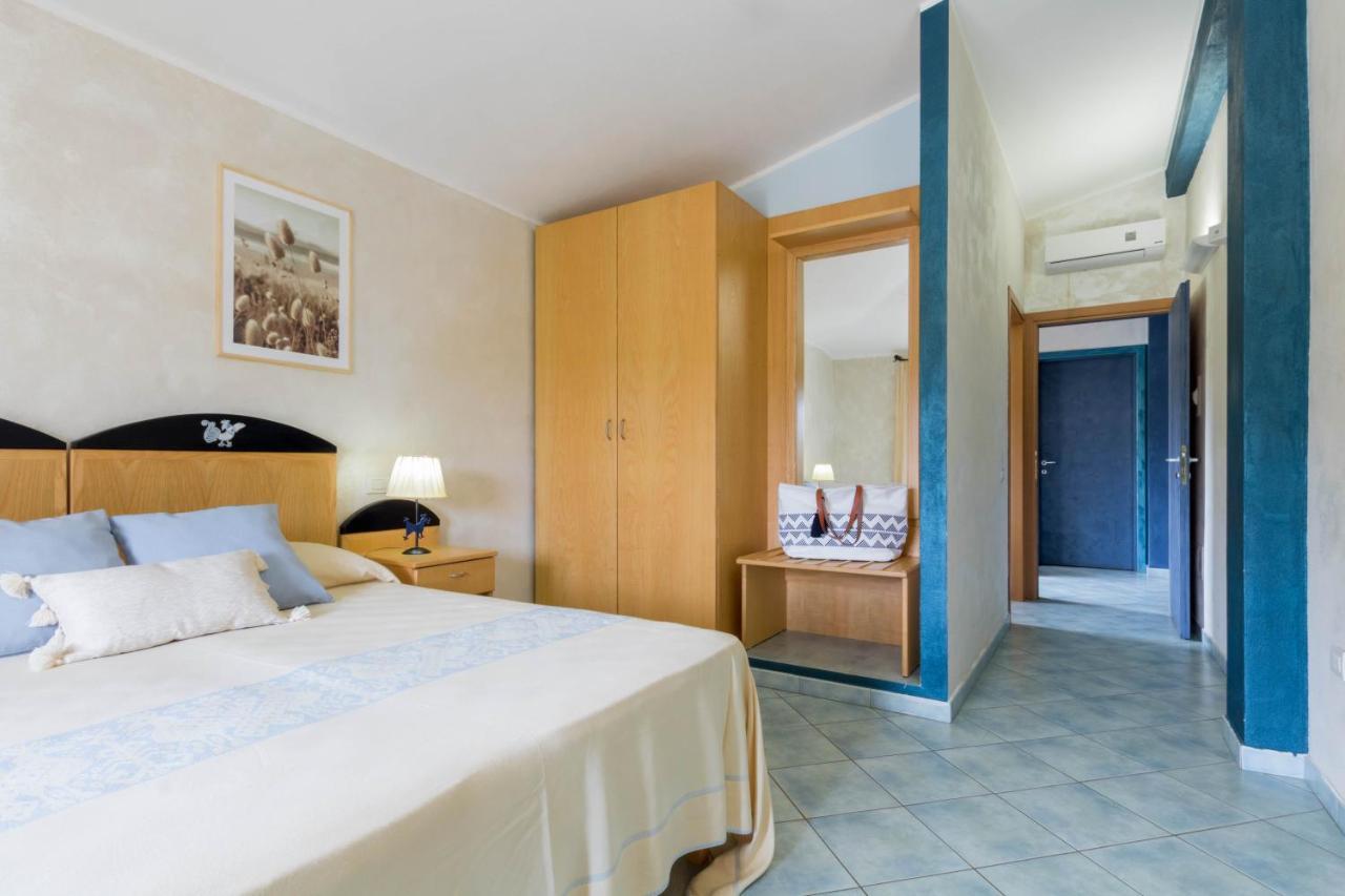 Hotel Villa Del Mare Solanas Solanas  Eksteriør billede