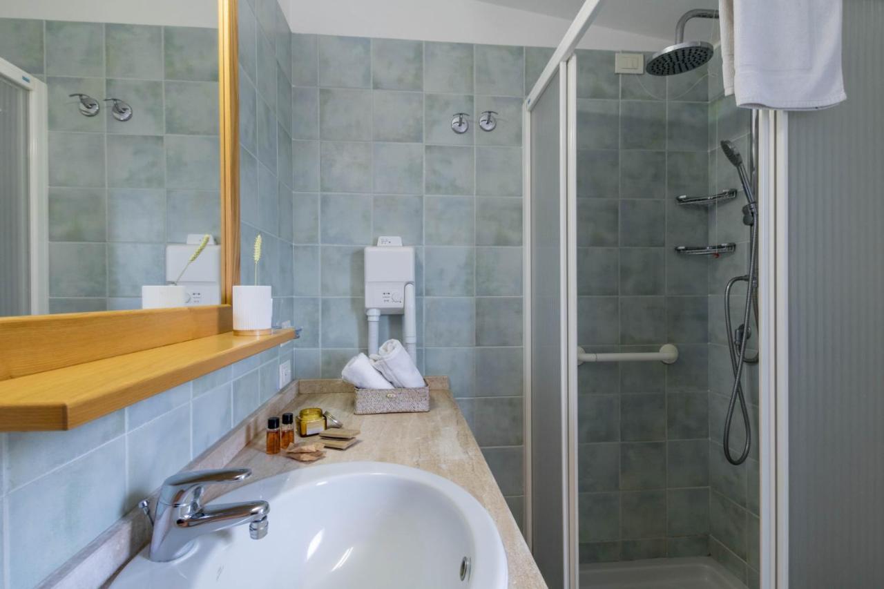 Hotel Villa Del Mare Solanas Solanas  Eksteriør billede