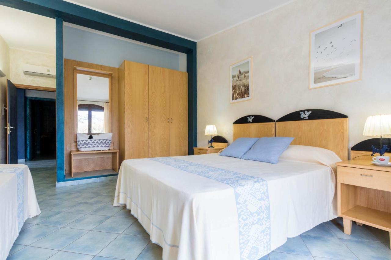 Hotel Villa Del Mare Solanas Solanas  Eksteriør billede