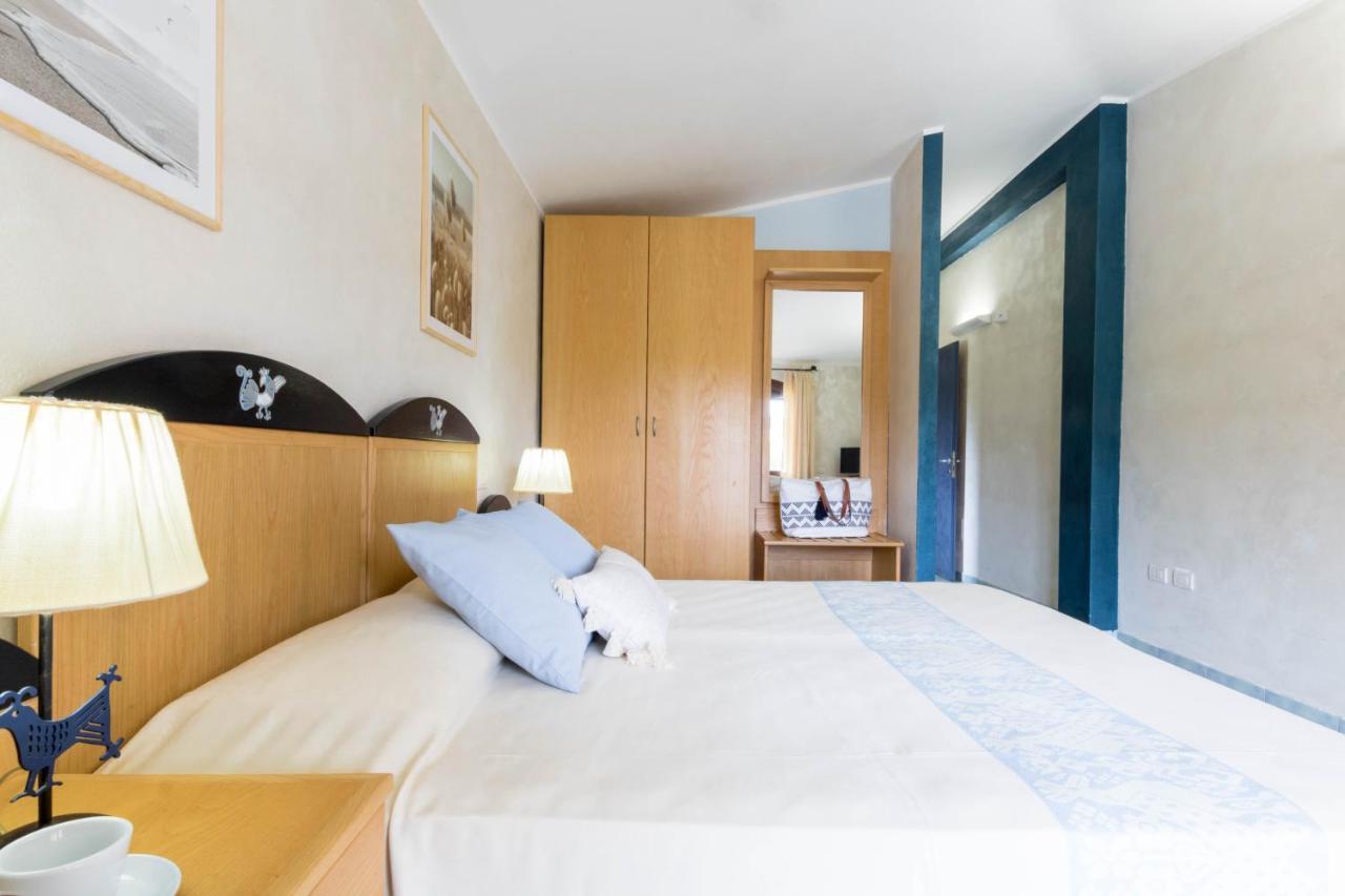 Hotel Villa Del Mare Solanas Solanas  Eksteriør billede