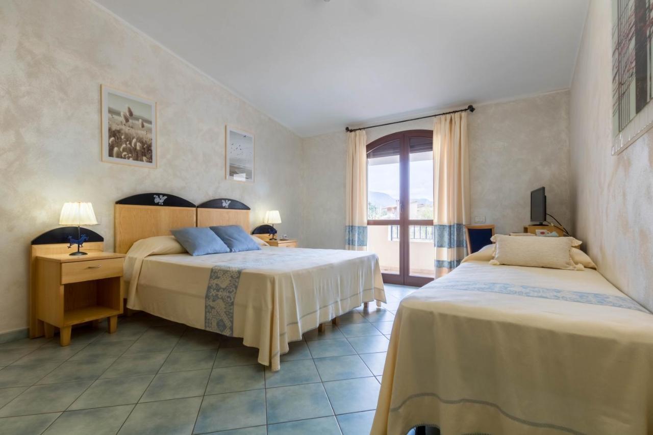 Hotel Villa Del Mare Solanas Solanas  Eksteriør billede