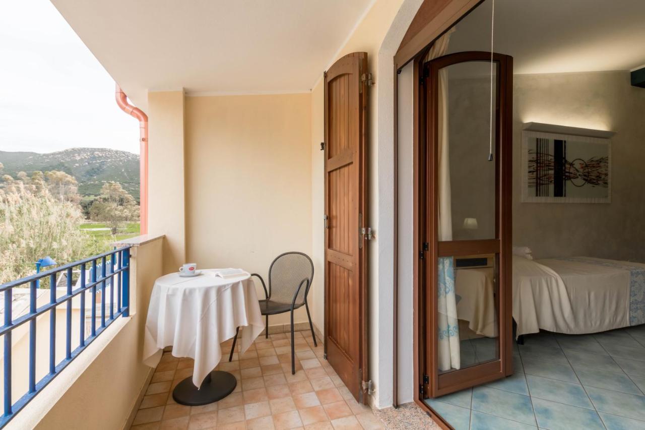 Hotel Villa Del Mare Solanas Solanas  Eksteriør billede