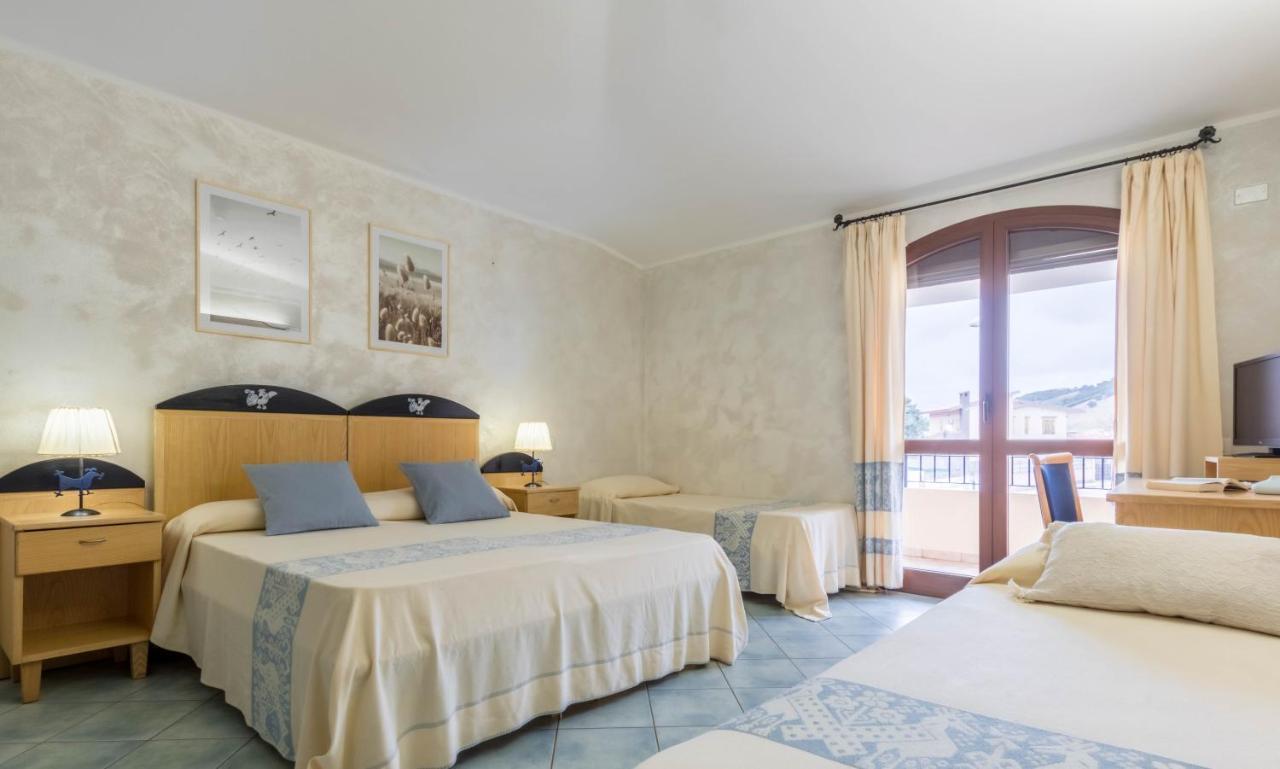 Hotel Villa Del Mare Solanas Solanas  Eksteriør billede