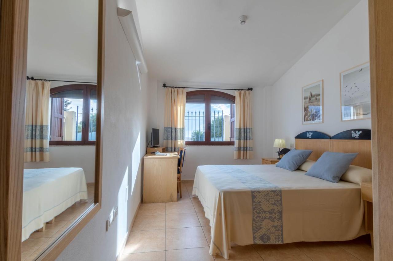 Hotel Villa Del Mare Solanas Solanas  Eksteriør billede
